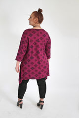 Purple & Black Diamond Print Top With Hunky Hem
